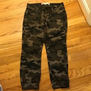 Boys Levi camo joggers. NWOT
